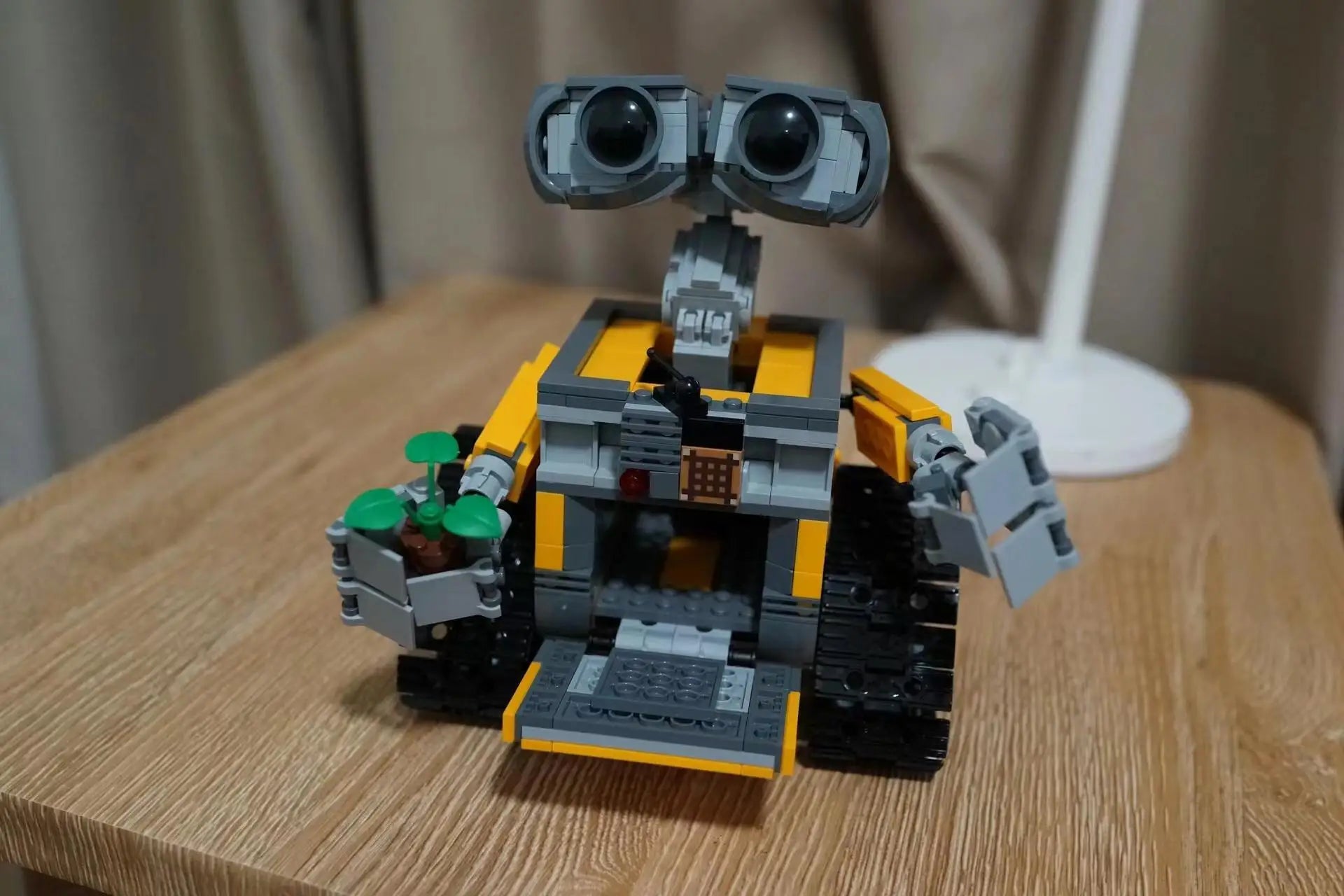 687PCS Robot Building Bricks Set